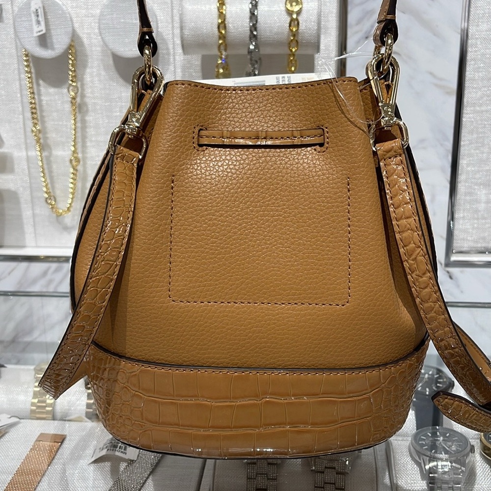 MICHAEL KORS Reed Medium Pebbled Leather Belted Bucket Messenger Satchel Crossb - Picture 4 of 16